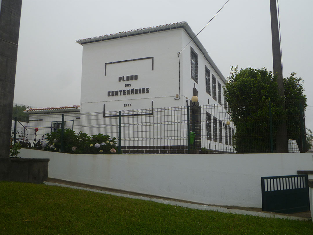 Escola Primária das Doze Ribeiras